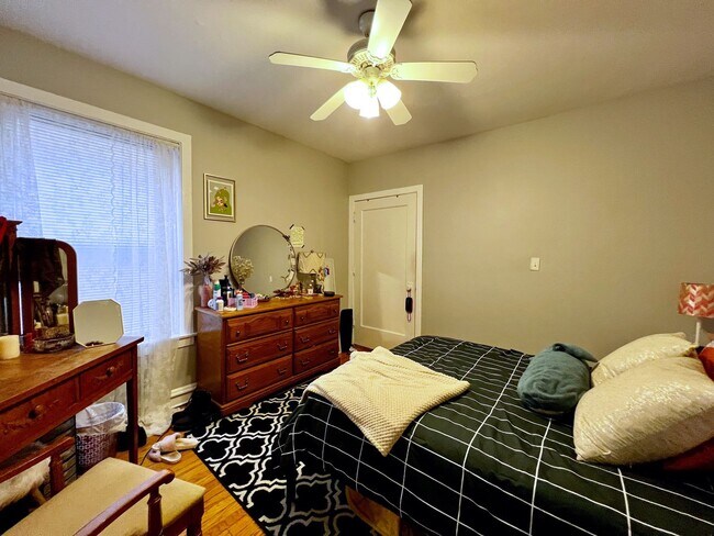 Foto del edificio - 1056 W Cornelia Ave