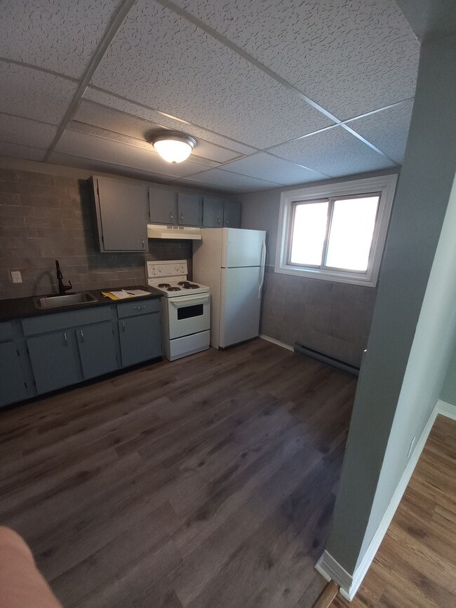 Building Photo - Garrison Manor Apartments