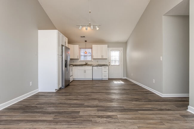 Foto del edificio - 512 Crescentwood Ct