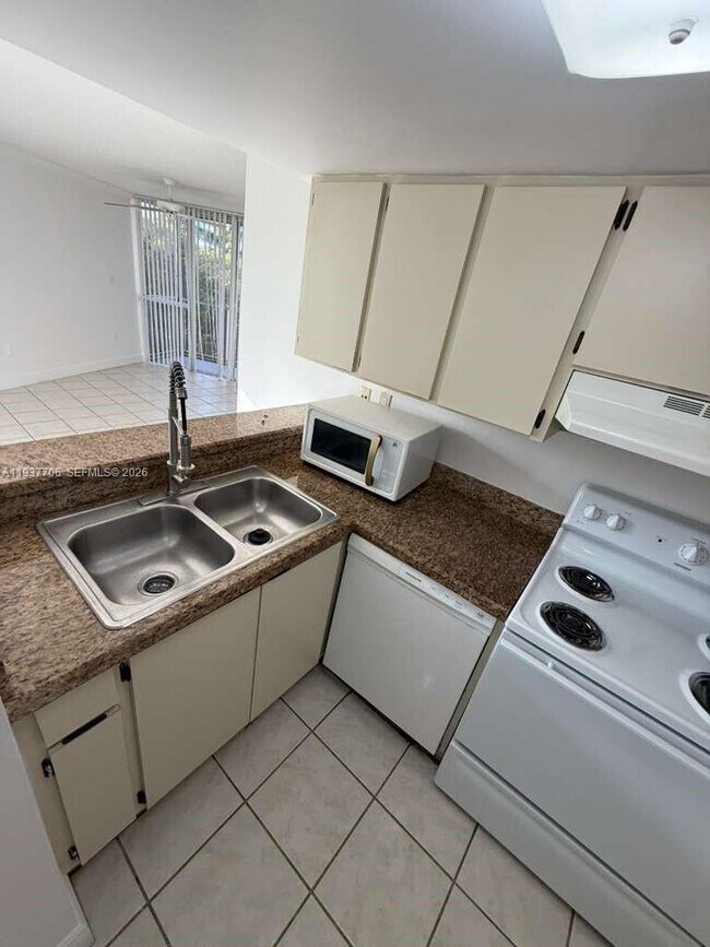 Foto del edificio - 6995 NW 186th St