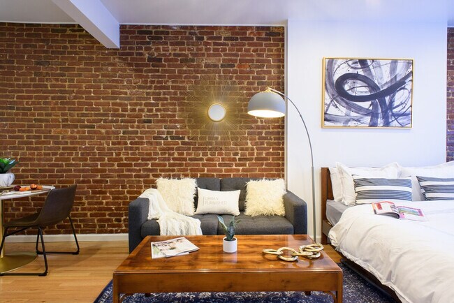 Building Photo - 230 E 83rd St