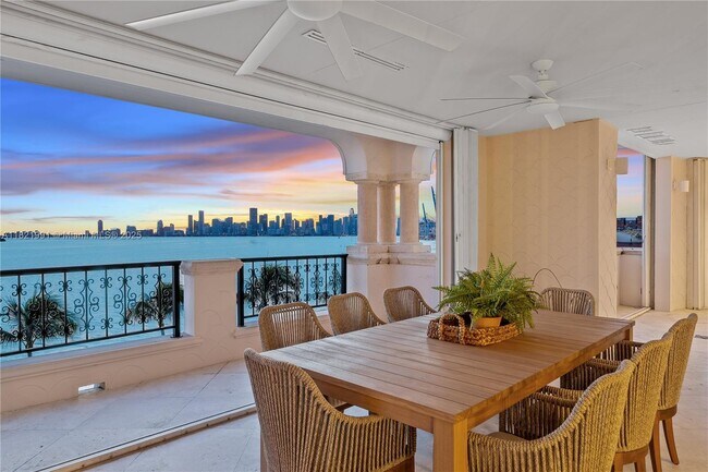 Foto del edificio - 5242 Fisher Island Dr
