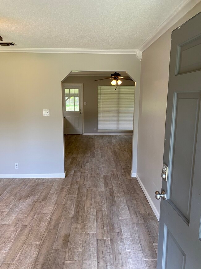 Building Photo - 4010 Honeysuckle Ln