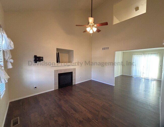 Foto del edificio - 1045 Lords Hill Dr
