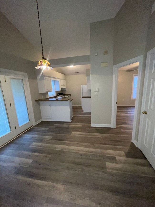 Building Photo - 2416 Winding Creek Dr SW