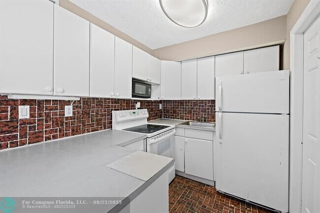 Foto del edificio - 608 NE 9th Ave