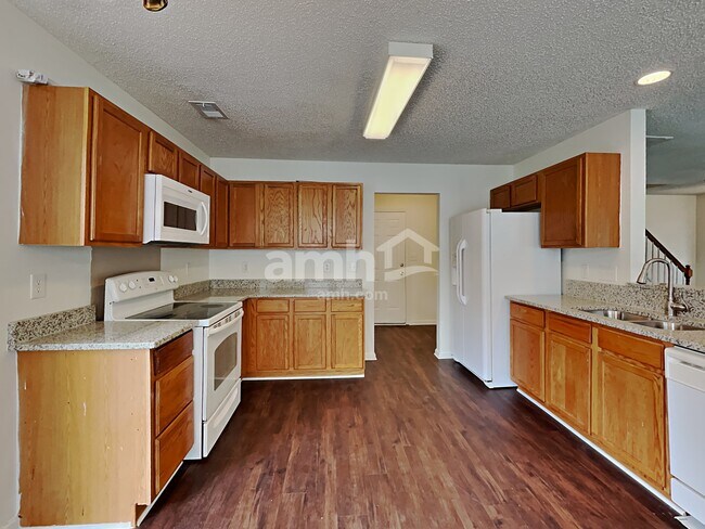 Foto del edificio - 125 Everett Park Dr