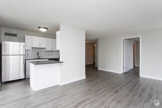 Building Photo - 550 N State St