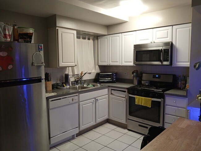 Foto del edificio - 7311 N Oakley Ave
