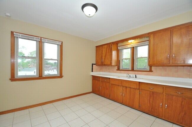 Building Photo - 5808 W Roosevelt Dr