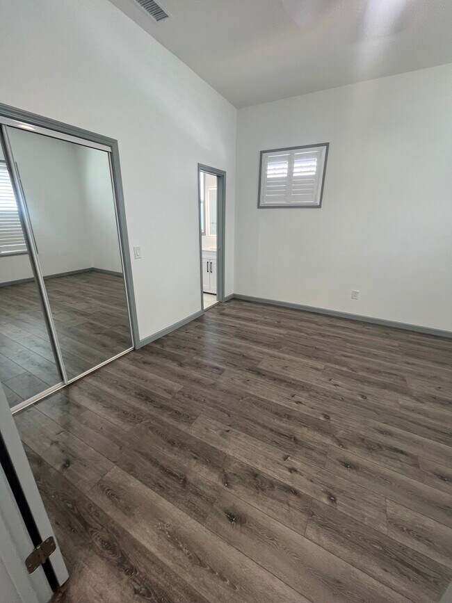 Foto del edificio - 1023 E 27th St