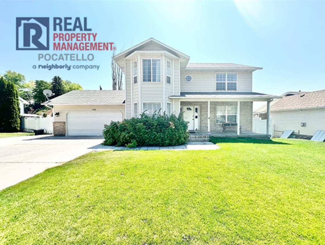 Foto principal - 5 Bedroom 3.5 Bath House - Pet Friendly