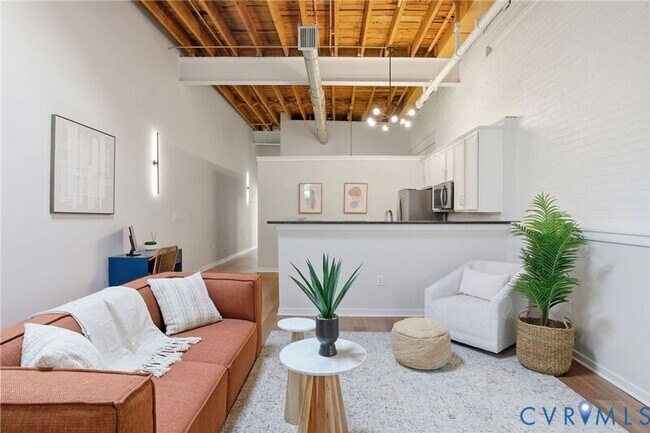 Foto del edificio - 1716 Summit Ave