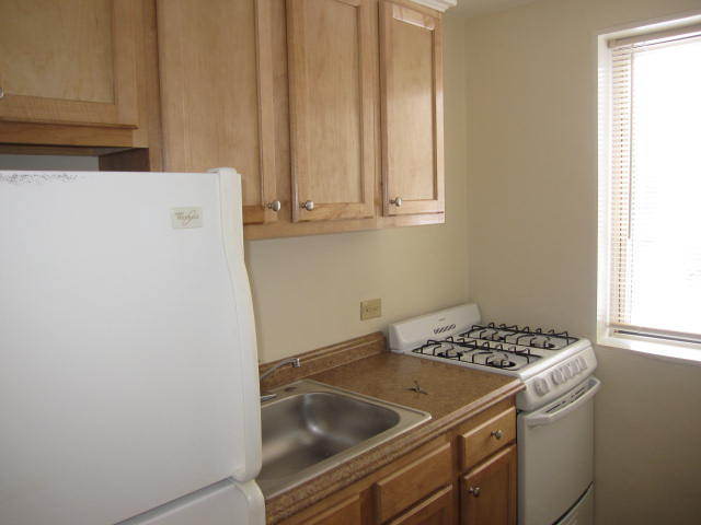 3840 Studio Kitchen - Brentwood Manor