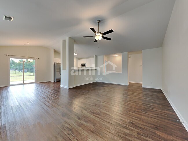 Foto del edificio - 132 Spring Lakes Dr