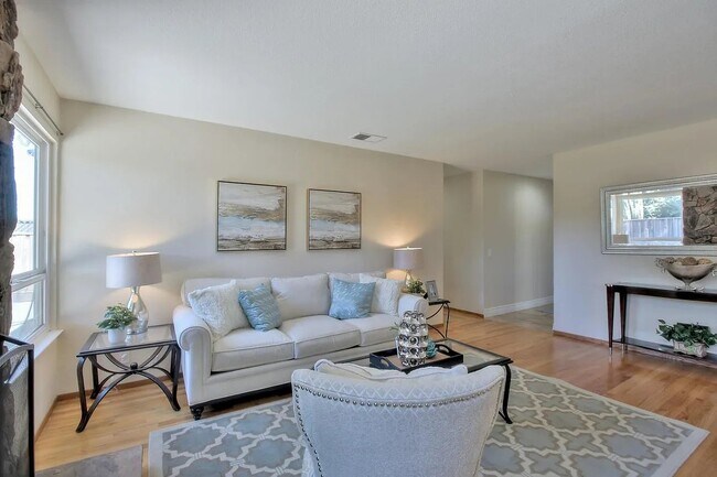 Foto del edificio - 4131 Briarglen Dr