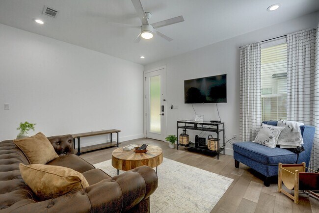Sala de estar - 413 W Odell St