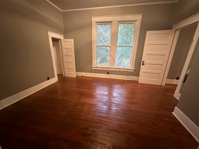 Building Photo - Remodeled Stoner Hill Gem