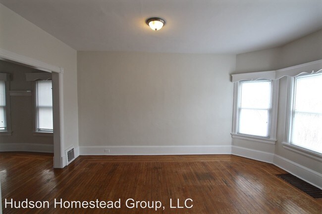 Building Photo - 4 br, 1 bath House - 15 O'Neil Street