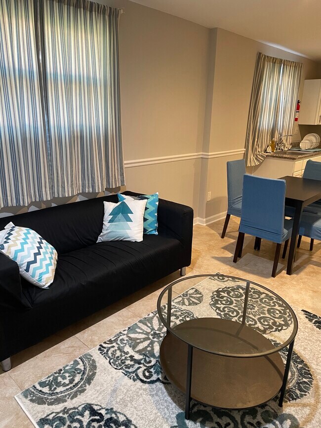 Sala de estar y comedor - 4296 Southern Ave SE