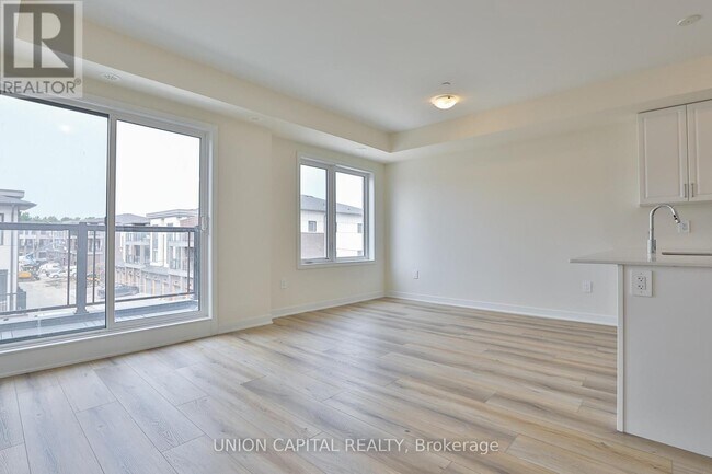 Building Photo - 1695-1695 Dersan St