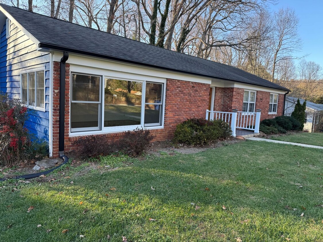 Primary Photo - East AVL - Three Bedroom, 3 Bathroom Brick...