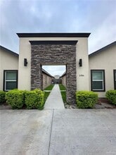 Building Photo - 3704 Valeria St