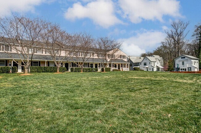 Foto del edificio - Charming Townhome in Sought-After Williams...