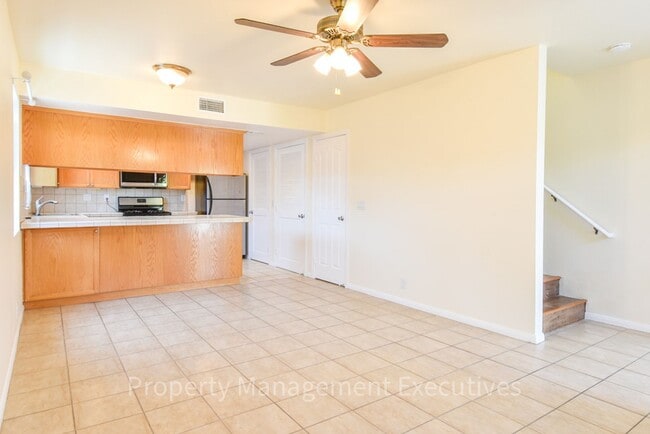 Building Photo - 2 Bed, 2 Bath Townhome with Garage & Bonus Room