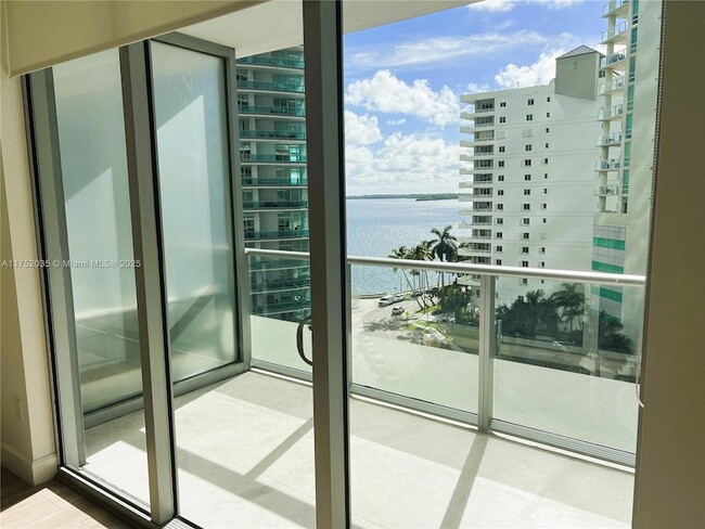 Foto del edificio - 1300 Brickell Bay Dr