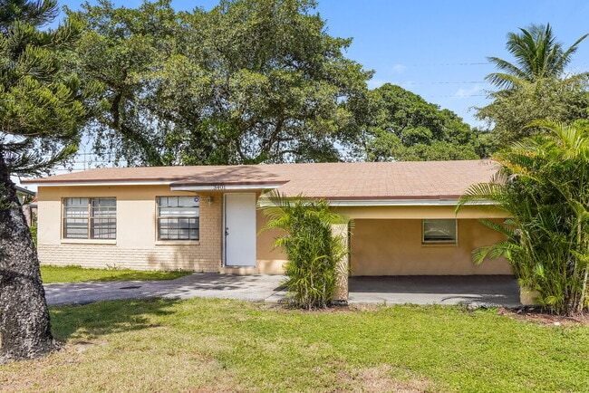 Building Photo - 3401 NW 18th Pl