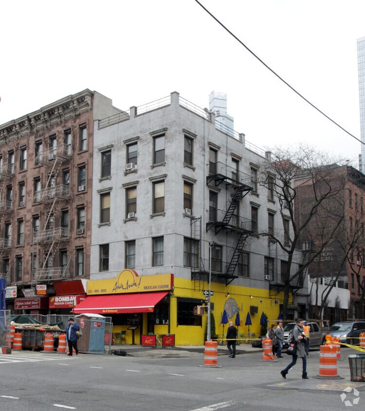 Primary Photo - 762 9th Ave
