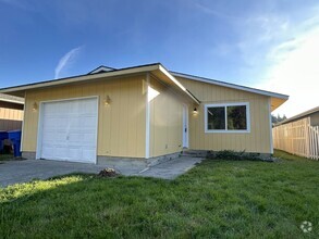 Building Photo - 1413 Bowmont Ave