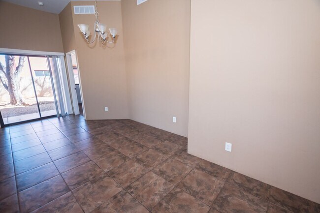 Foto del edificio - 3 Bedroom, 2 Bath Sante Fe, 2 Car Garage, ...