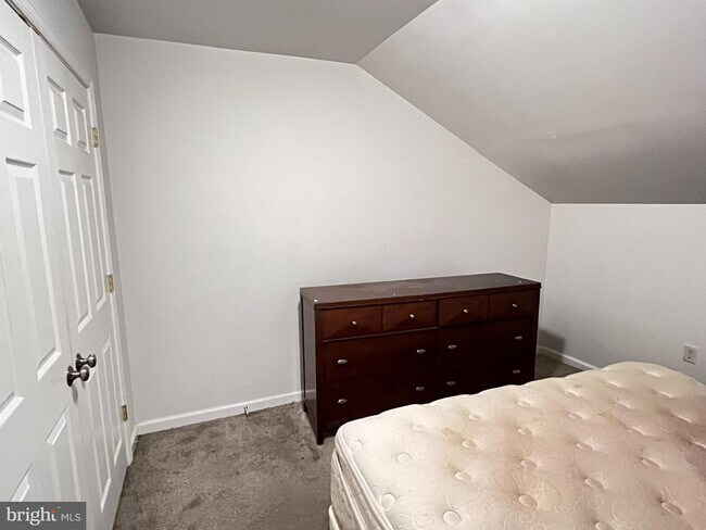 Foto del edificio - 732 COMMERCIAL Ln