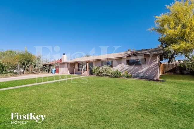 Building Photo - 2118 W Montebello Ave