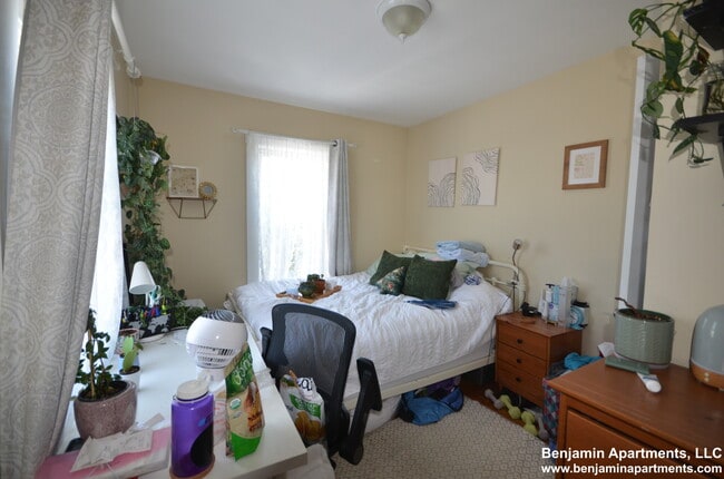 Building Photo - 53 W 7th St