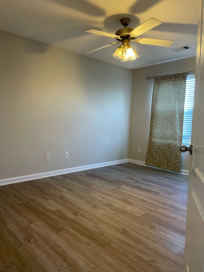Building Photo - 409 Bridgewater Cir