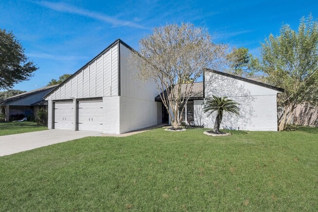 Building Photo - 22810 Deville Dr