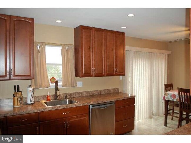 Building Photo - 1220 Windmill Cir