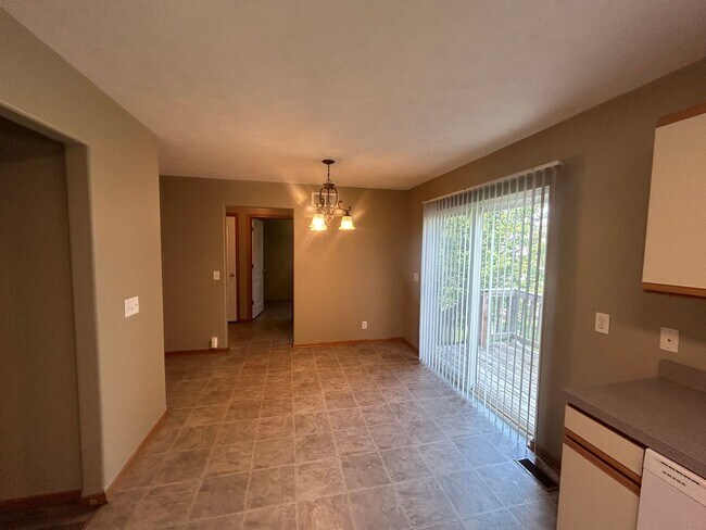Foto del edificio - 6630 Shadow Pines Dr