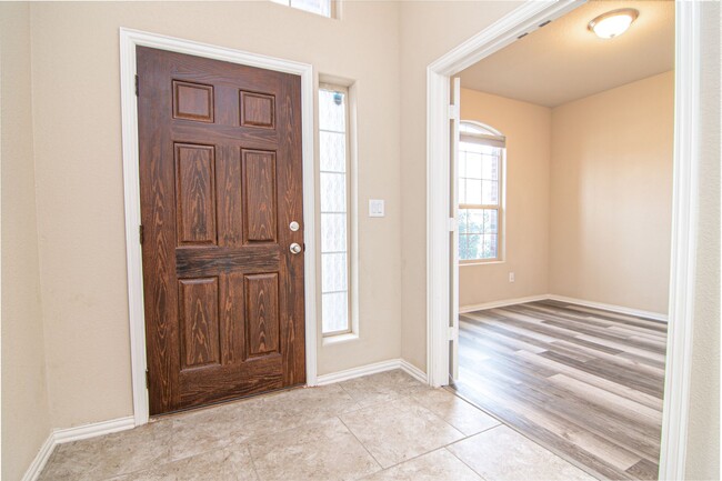 Building Photo - 6715 Hall of Fame Blvd!