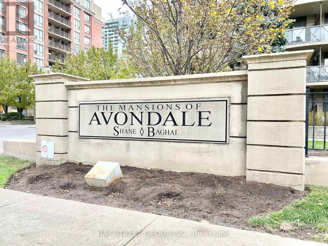 Photo du bâtiment - 55 Harrison Garden Blvd