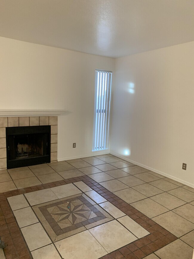 Building Photo - 953 N Camino Seco