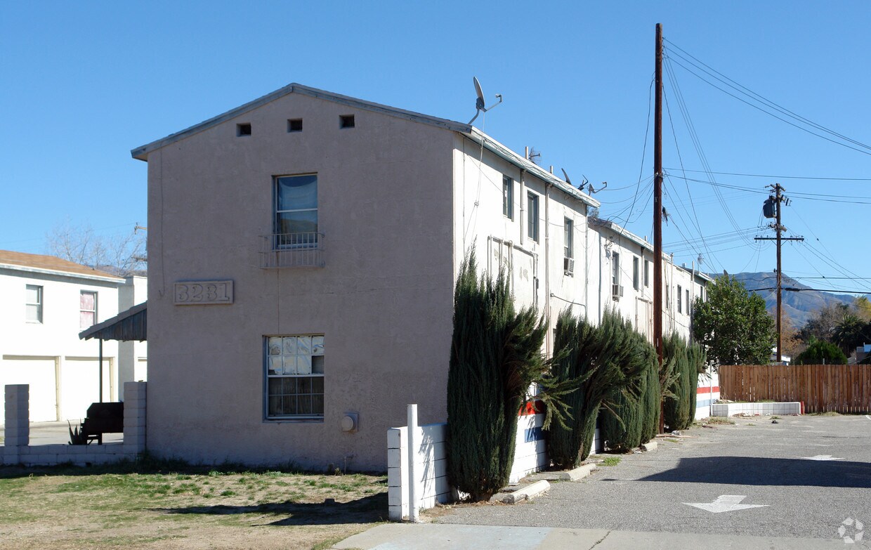 Building Photo - 3231 Acacia Ave