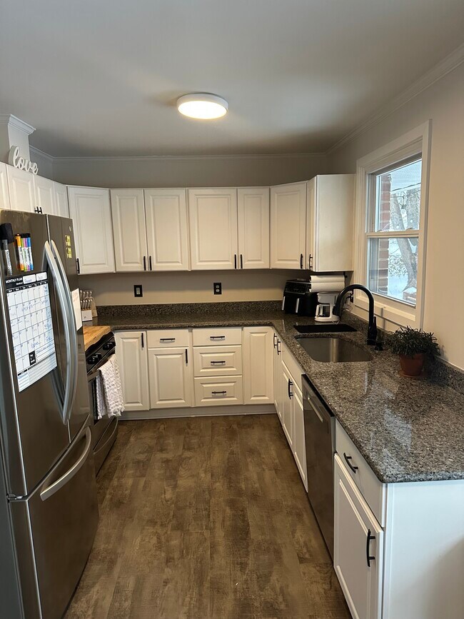 Building Photo - 4702 Apple Tree Dr