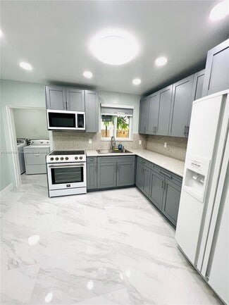 Building Photo - 10370 SW 174th Terrace