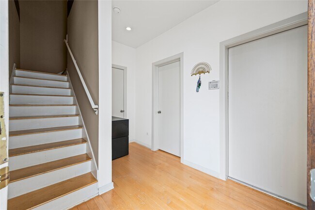 Building Photo - 5628 Kiam St