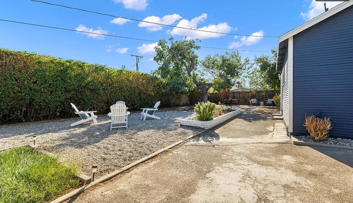 Primary Photo - 923 N Soldano Ave