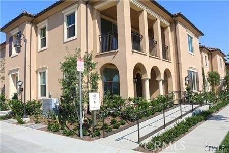 Building Photo - 141 Damsel